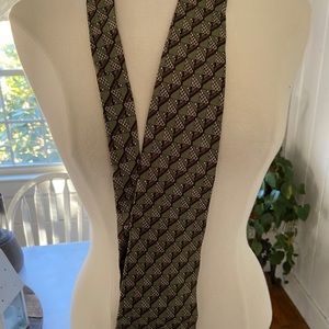 Guess tie